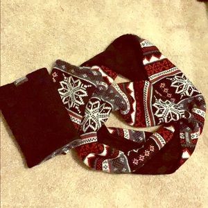 MUKLUKS reversible scarf and hand warmers